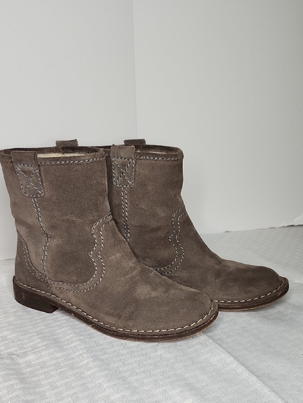 CLARKS Brown Suede Shearling Lined Western Style Ankle Boot